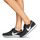 Scarpe Donna Sneakers basse Nike VENTURE RUNNER Nero / Bianco