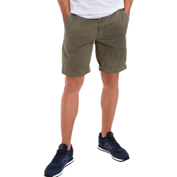 Abbigliamento Uomo Shorts / Bermuda Gaudi 011BU25023WC Verde