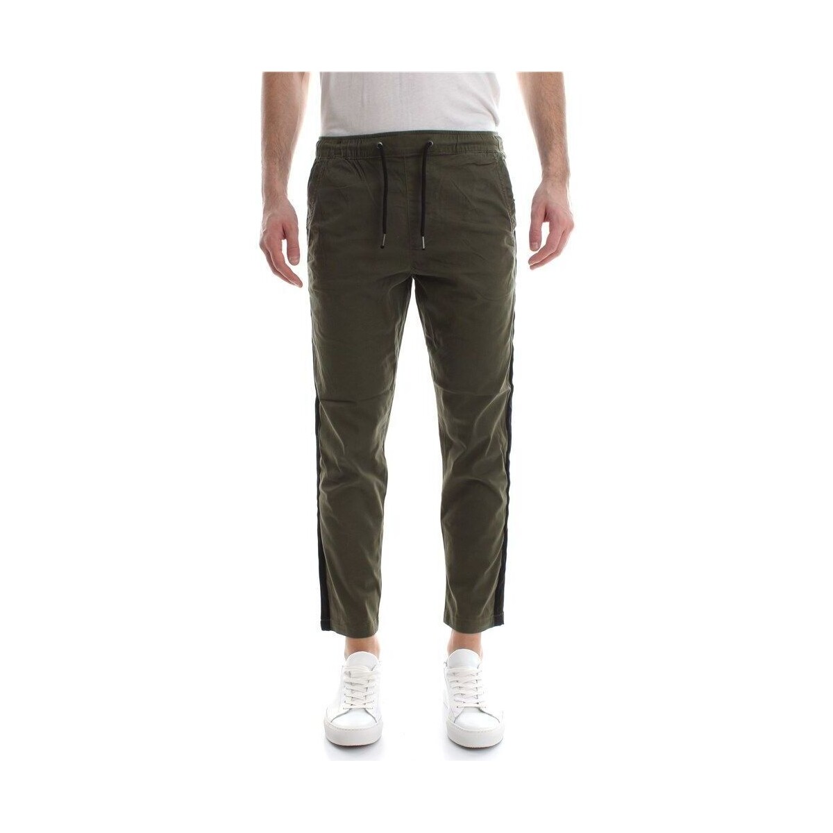 Abbigliamento Uomo Pantaloni Jack & Jones 12133073 VEGA CROP-OLIVE NIGHT Verde