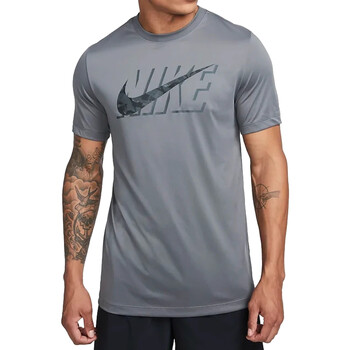 Abbigliamento Uomo T-shirt maniche corte Nike DZ2741 Grigio