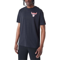 Abbigliamento Uomo T-shirt & Polo New-Era Nba Holographic Os Tee Chibul  Blkfdr Nero