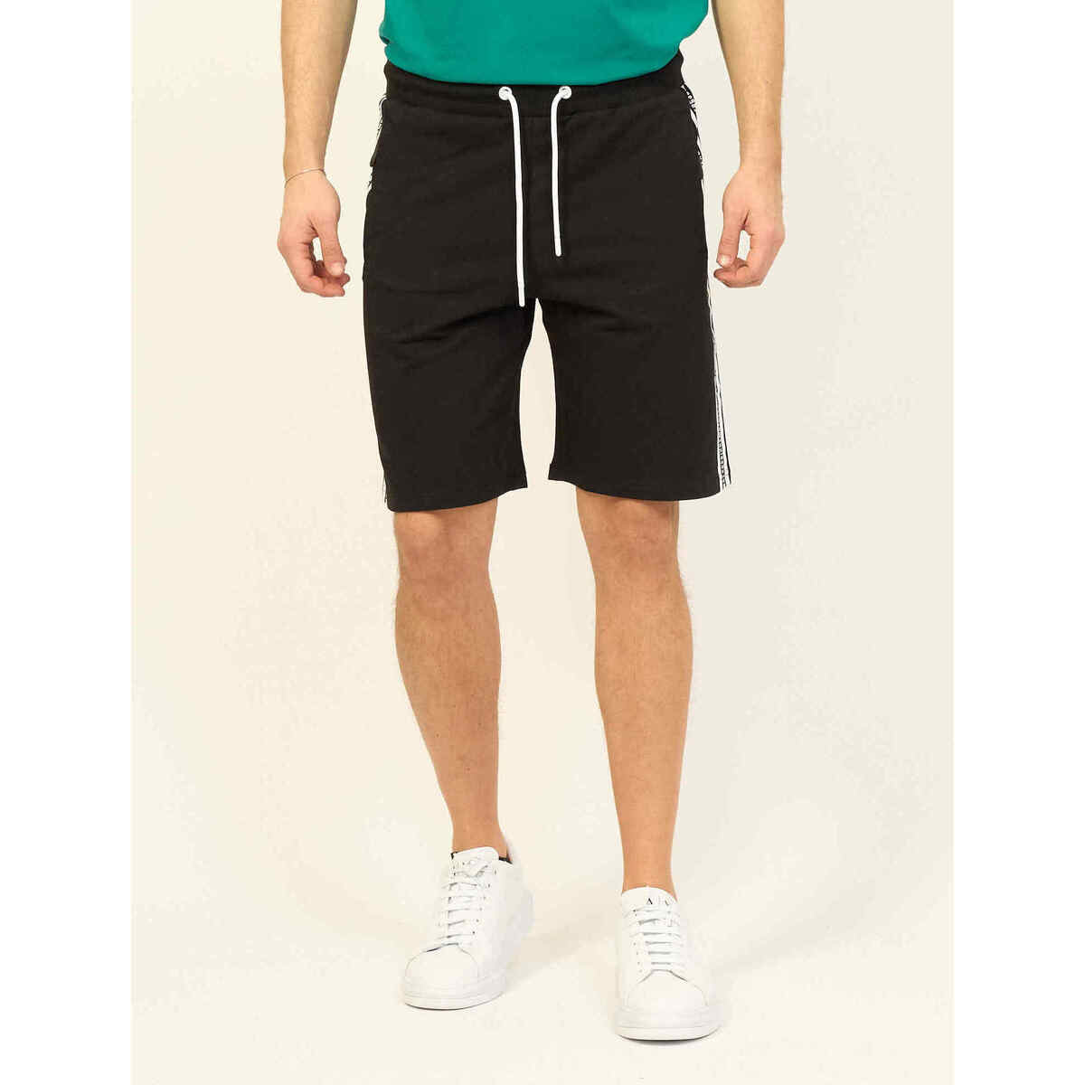 Abbigliamento Uomo Shorts / Bermuda Bikkembergs Bermuda uomo  con banda verticale Nero