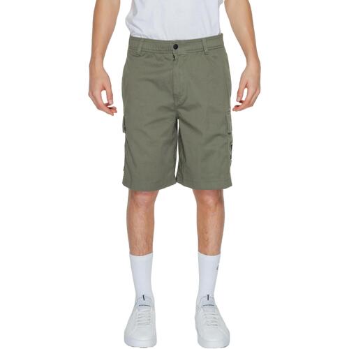Abbigliamento Uomo Shorts / Bermuda Calvin Klein Jeans CARGO J30J325140 Verde